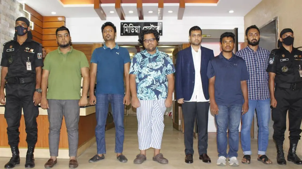 দেশ থেকে তিনপাত্তি গোল্ডে পাচার ২৯ কোটি