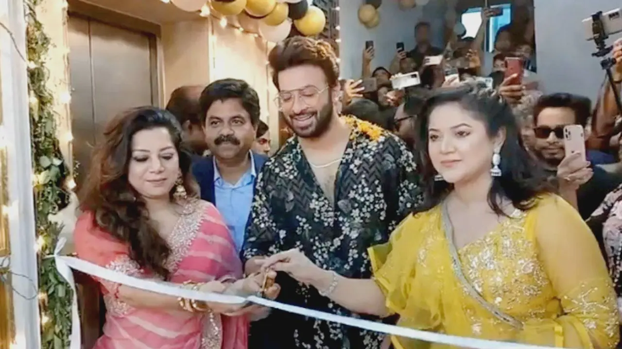 উর্মিলার পার্লার উদ্বোধন করলেন শাকিব খান