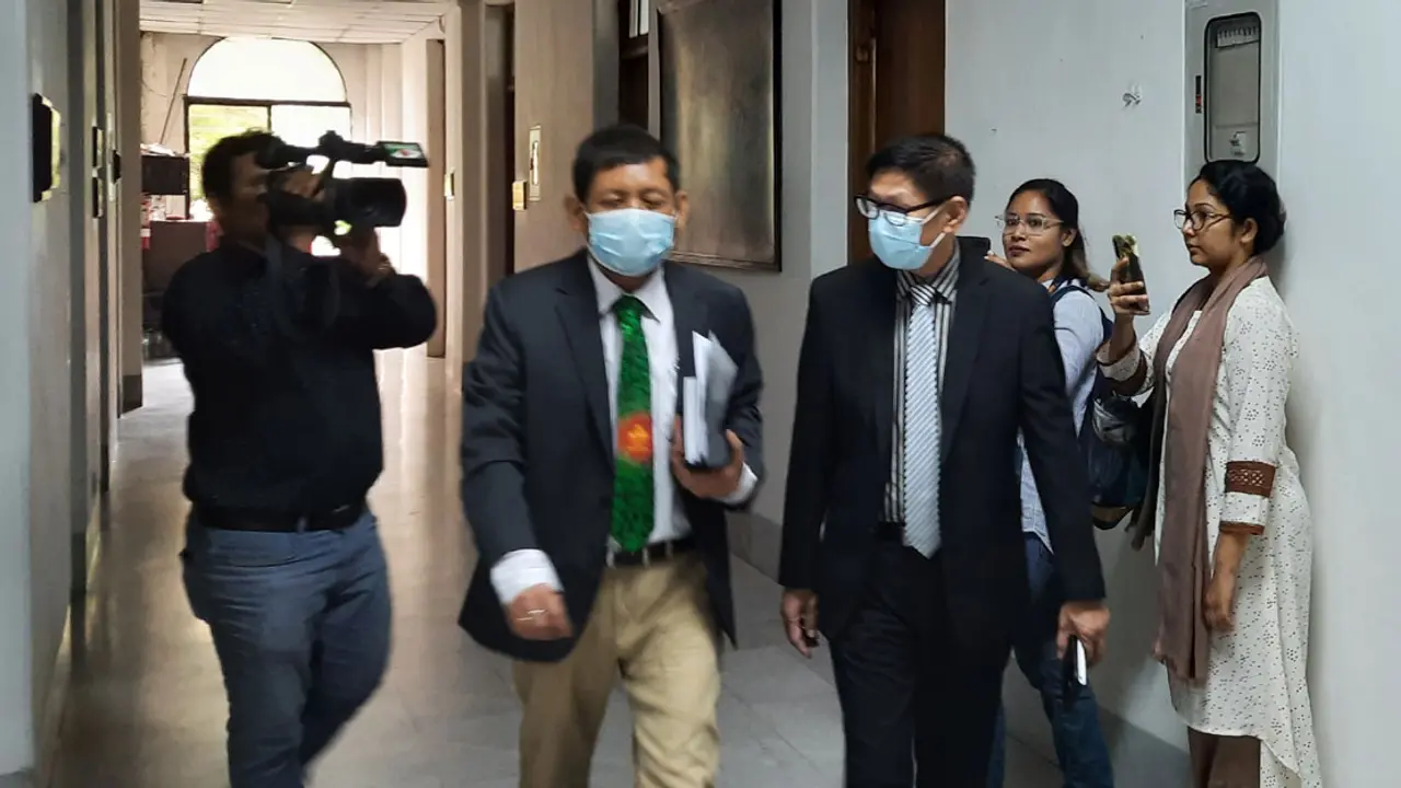 দূতকে আপ্যায়ন না করে ‘বিরক্তি’ বুঝিয়ে দিল ঢাকা