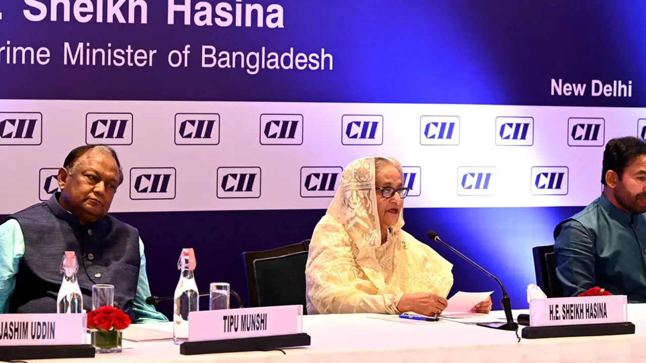 বাংলাদেশে ভারতের বড় বিনিয়োগের আহ্বান প্রধানমন্ত্রীর