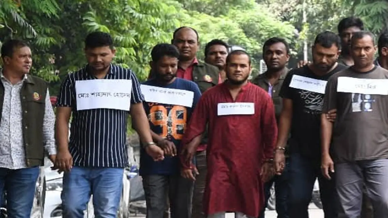 পুলিশ পরিচয়ে ২০ লাখ টাকা ছিনতাই, গ্রেপ্তার ৫