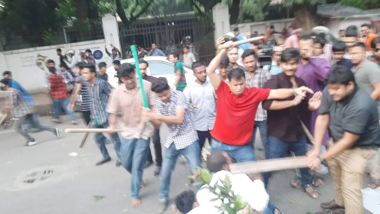 ঢাবিতে ছাত্রলীগের হামলায় ছাত্রদলের ১০ নেতাকর্মী আহত