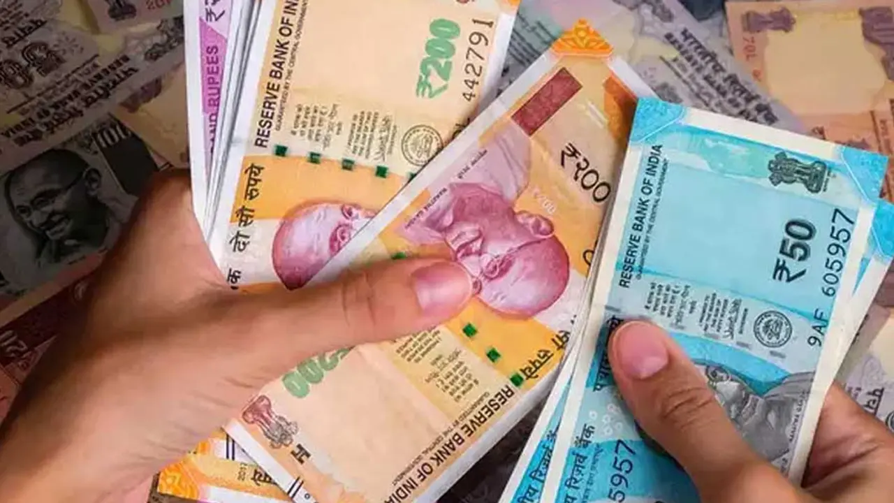 কমলো টাকার মান, ১০০ টাকায় মিলছে ৭৬ রুপি
