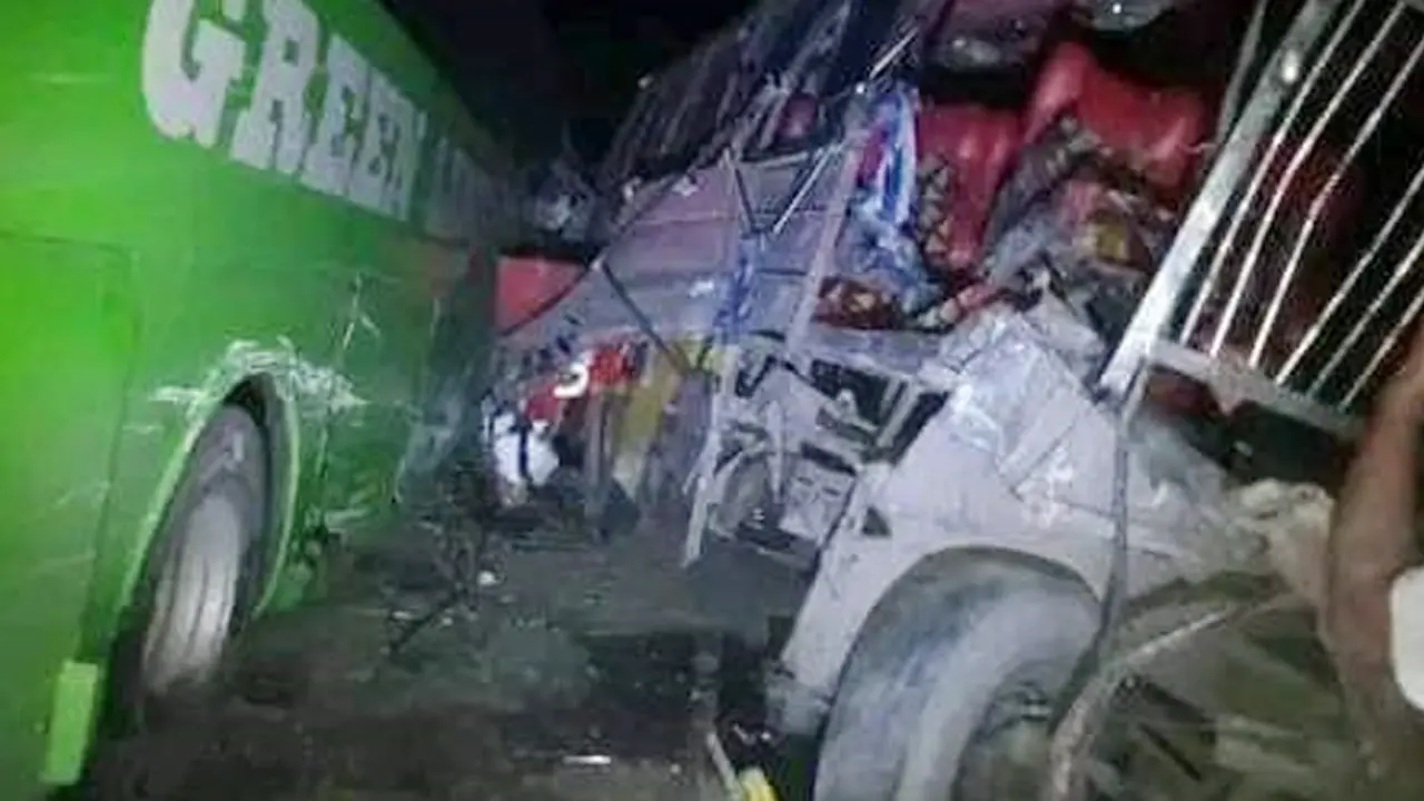 হবিগঞ্জে দুই বাসের মুখোমুখি সংঘর্ষ, আহত অর্ধশতাধিক