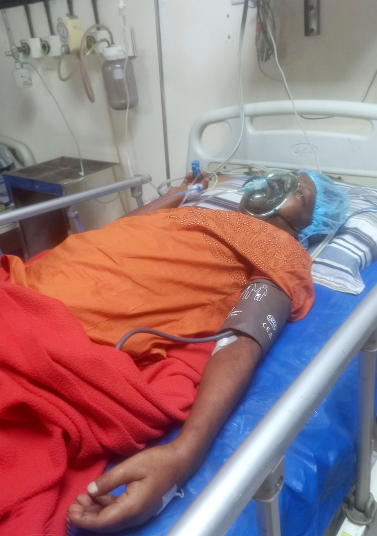 হাসপাতালে চিকিৎসাধীন আকবর