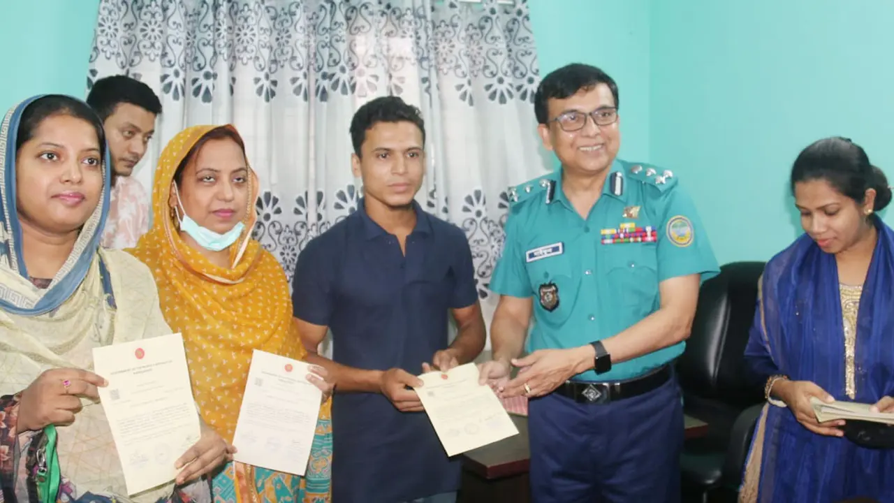 ৭২ ঘণ্টায় পুলিশ ক্লিয়ারেন্স সার্টিফিকেট দিলো বিএমপি