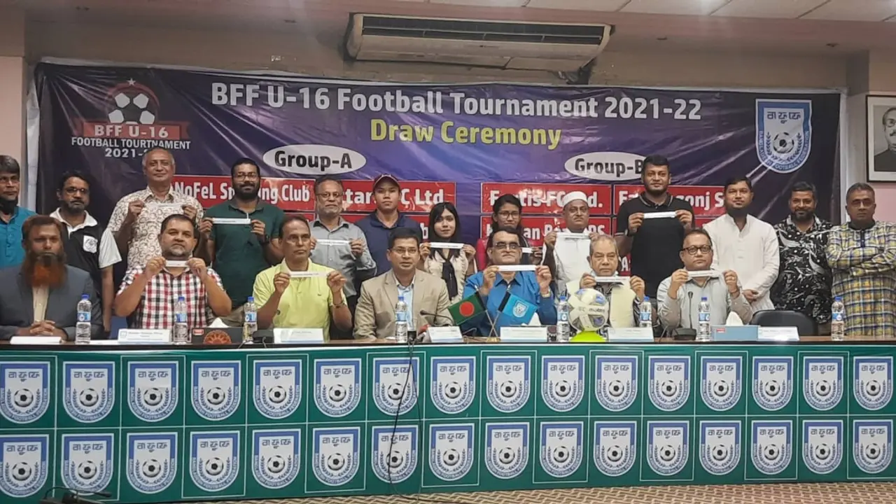 বিসিএল টুর্নামেন্টের আলোচনায় মাঠ