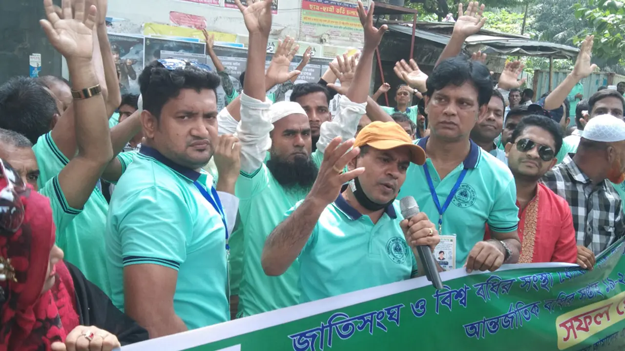 ‘বধিরদের জায়গা দখল করে হাজি সেলিম নিজেই কথা বলতে পারছেন না’