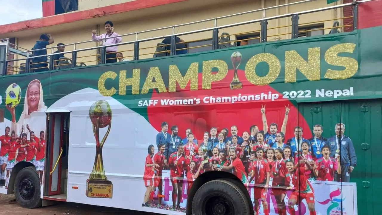 দেশে ফিরলেন সাফ চ্যাম্পিয়ন মেয়েরা