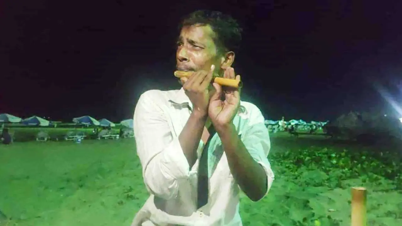 বাঁশির সুরে চলে ইব্রাহীমের সংসার