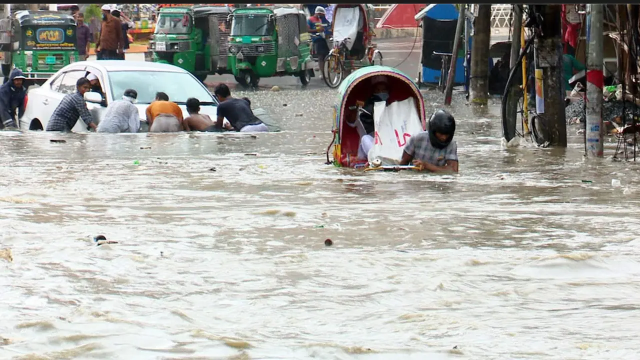 চট্টগ্রাম নগরের জলাবদ্ধতার প্রধান কারণ প্লাস্টিক-পলিথিন বর্জ্য