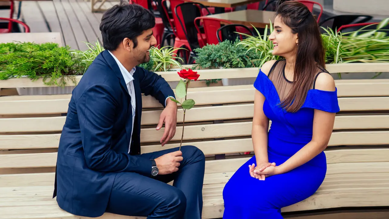 প্রথম দেখায় নারীর মন জয় করবেন যেভাবে