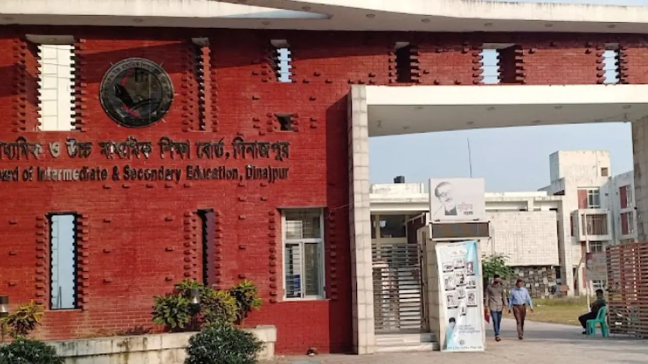 প্রশ্ন মিলেছে ৬ বিষয়ের, পরীক্ষা স্থগিত ৪টি