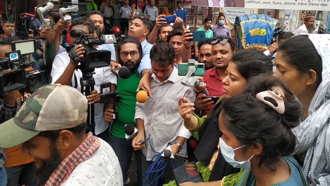 ‘অনশন’ থেকে সরে এলো ইডেন ছাত্রলীগের বহিষ্কৃতরা
