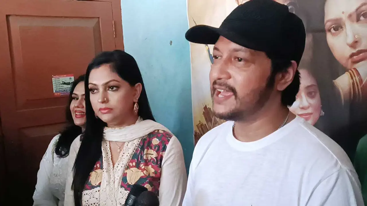 ‘বীরত্ব’ দেখতে পরিচালকসহ রাজবাড়ী গেলেন নায়ক