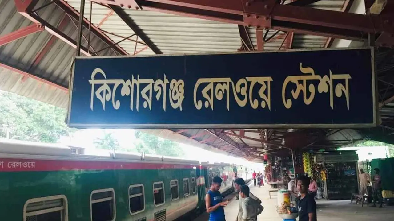 কিশোরগঞ্জে দুই ট্রেন মুখোমুখি, রক্ষা পেল শত শত যাত্রী