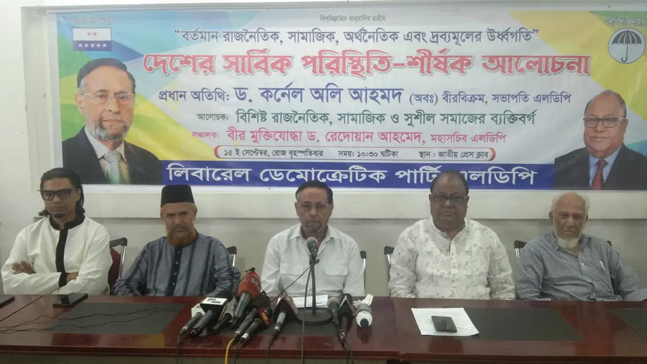 রাজনীতিবিদদের মনুষ্যত্ব নেই : কর্নেল অলি