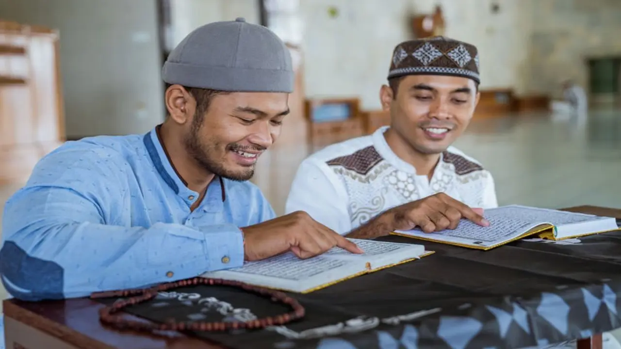 কোরআনের হাফেজদের যে সম্মান দেবেন আল্লাহ