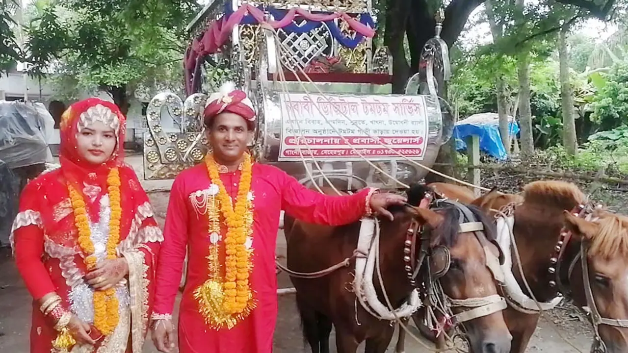 টমটমে চড়ে বিয়ে করলেন প্রবাসী, নববধূকে নিয়ে ঘুরলেন ৭ গ্রাম