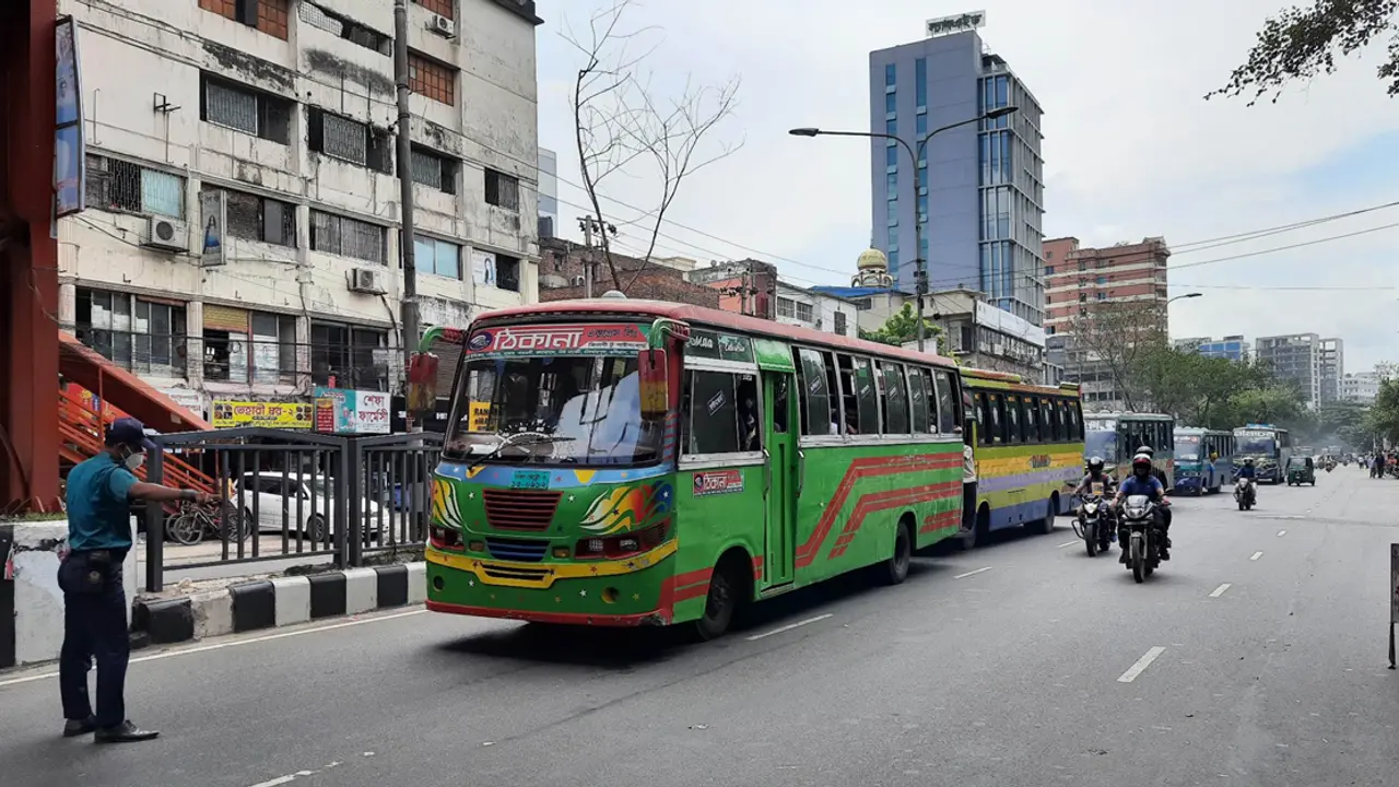 বাসে বাড়তি ভাড়া, রাজধানীতে ভ্রাম্যমাণ আদালত