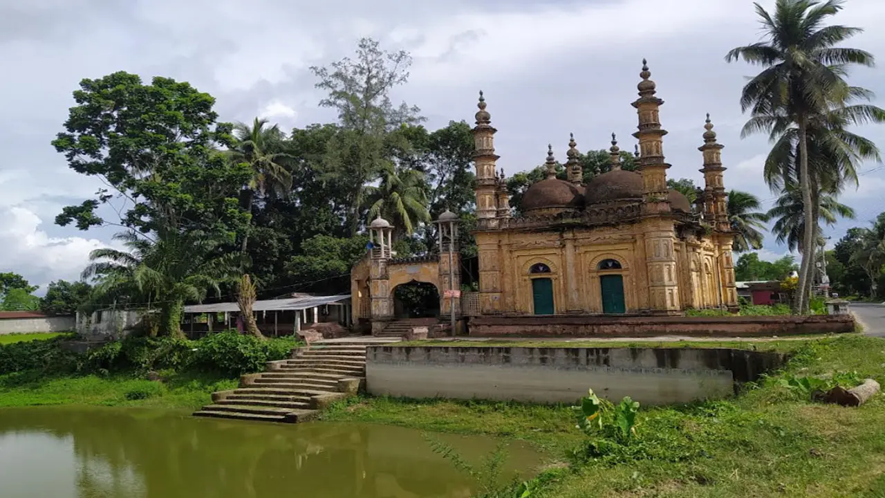 সংস্কারের অভাবে সৌন্দর্য হারাচ্ছে মোঘল আমলের মসজিদ