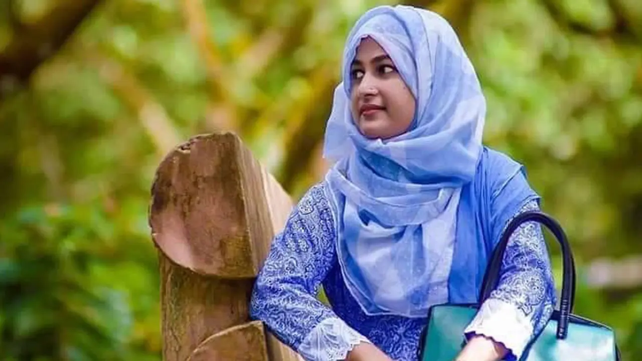 আগুনে পুড়ে কলেজ শিক্ষিকার মৃত্যু