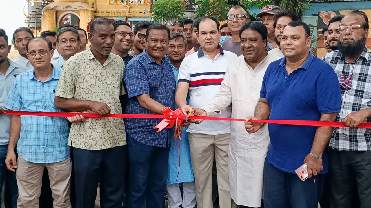 ময়মনসিংহে বসল পুরাতন গাড়ির হাট