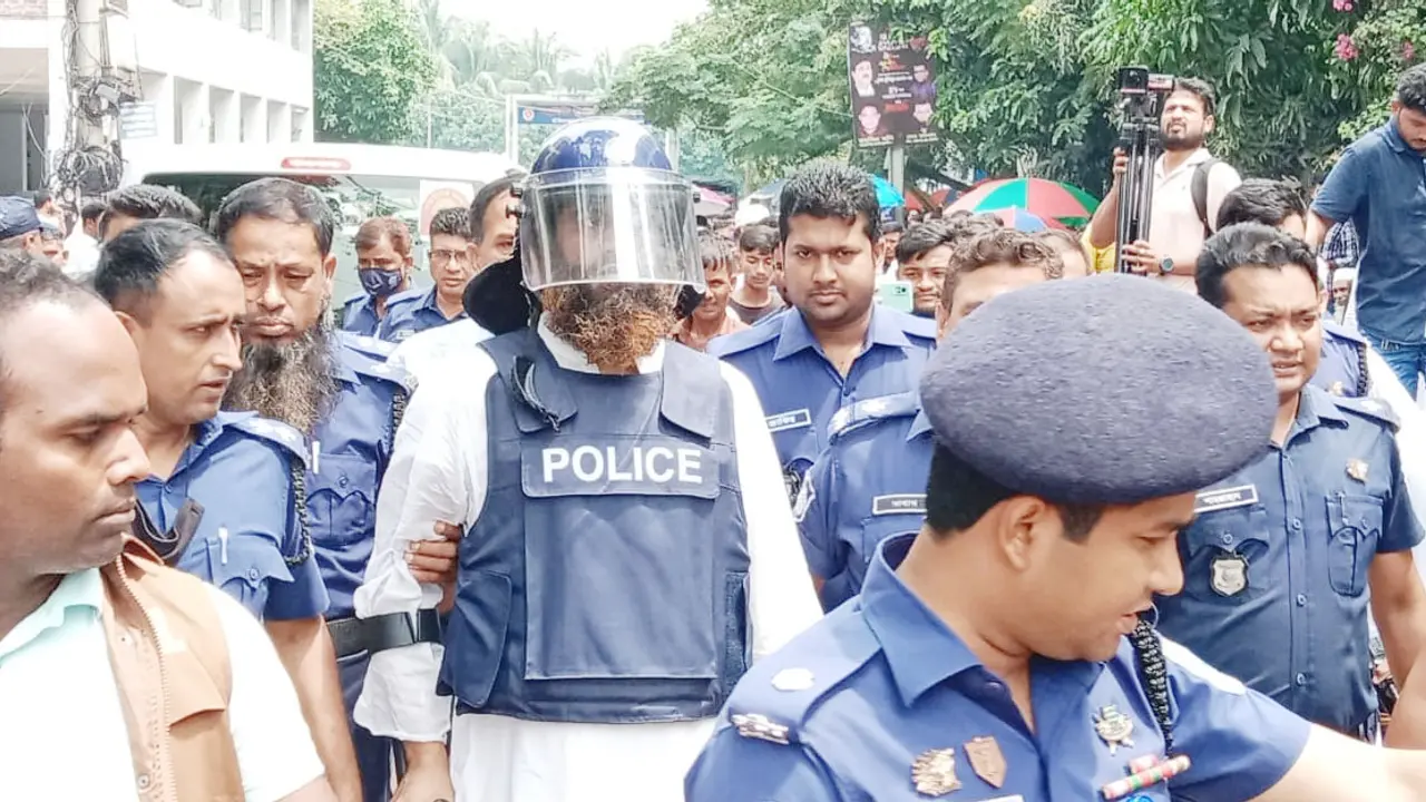 নারায়ণগঞ্জ আদালতে মামুনুল হক
