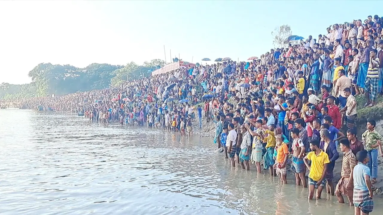 নৌকাবাইচ দেখতে গিয়ে ব্রহ্মপুত্র নদে শিশুসহ নিখোঁজ ২