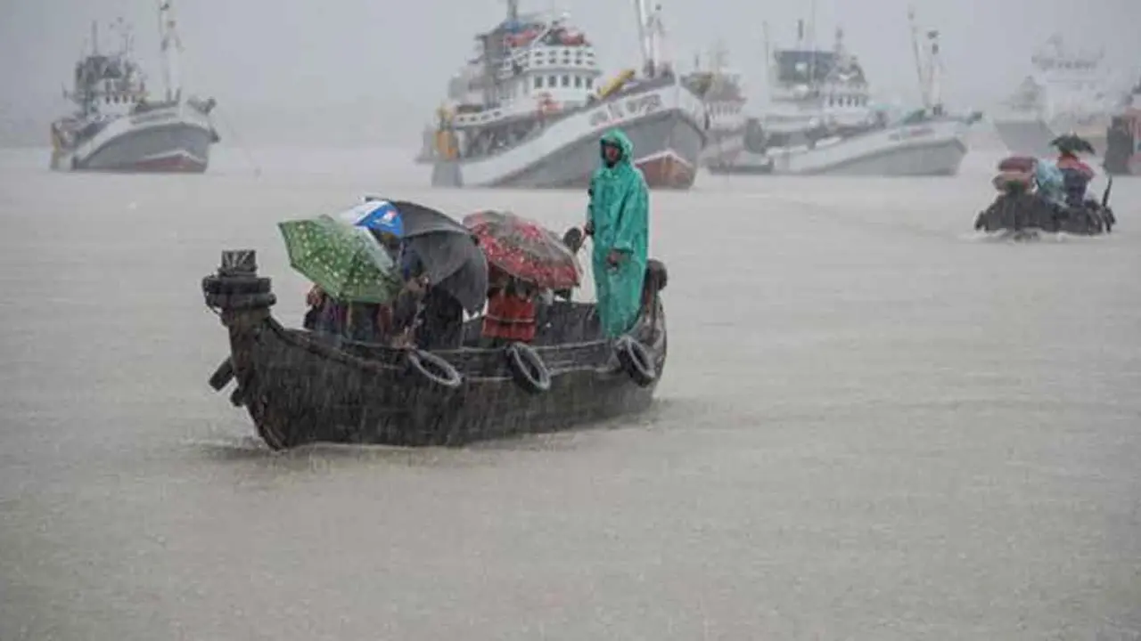 ঢাকাসহ ২০ জেলার নদীবন্দরে সতর্ক সংকেত