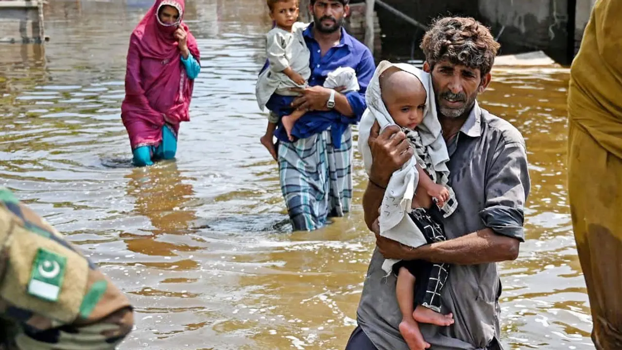 যে কারণে বাংলাদেশের ত্রাণ নিচ্ছে না পাকিস্তান