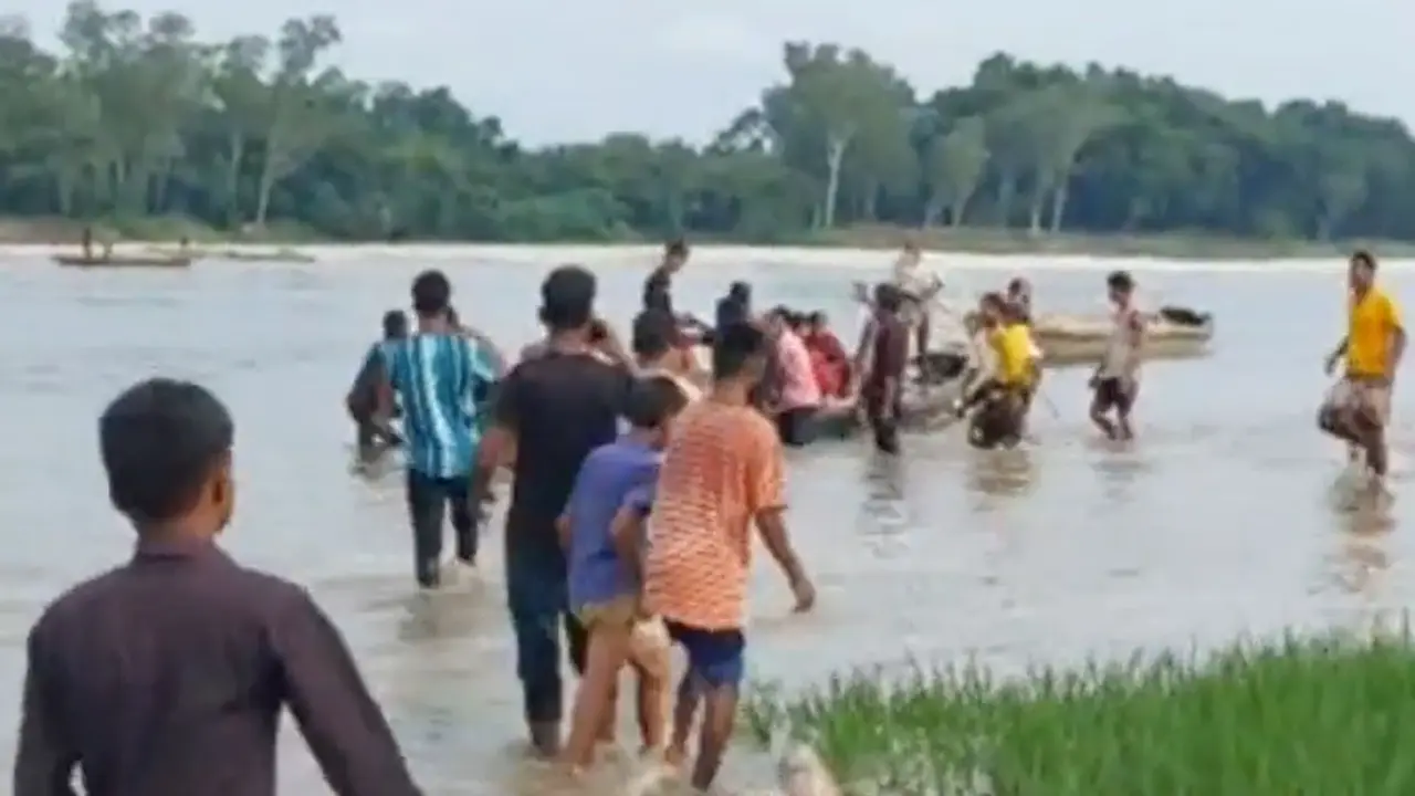 পঞ্চগড়ে নৌকা ডুবে ২৪ জনের মৃত্যু