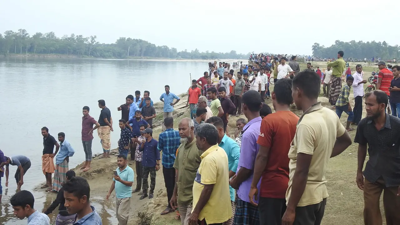মৃত বেড়ে ৪৭, করতোয়ার তীরে মরদেহের অপেক্ষায় স্বজনরা