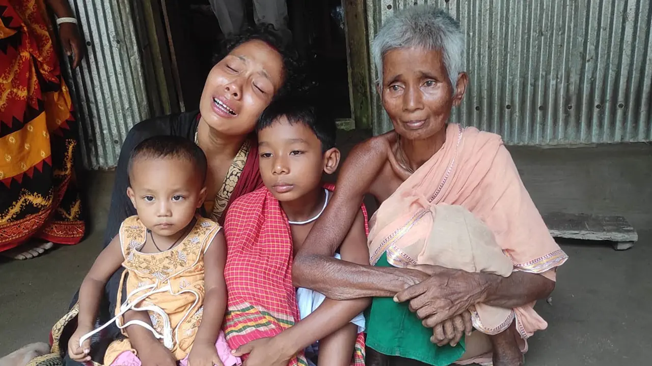 করতোয়ায় স্বামীকে হারিয়ে দুই সন্তান নিয়ে দিশেহারা ফুলমতি