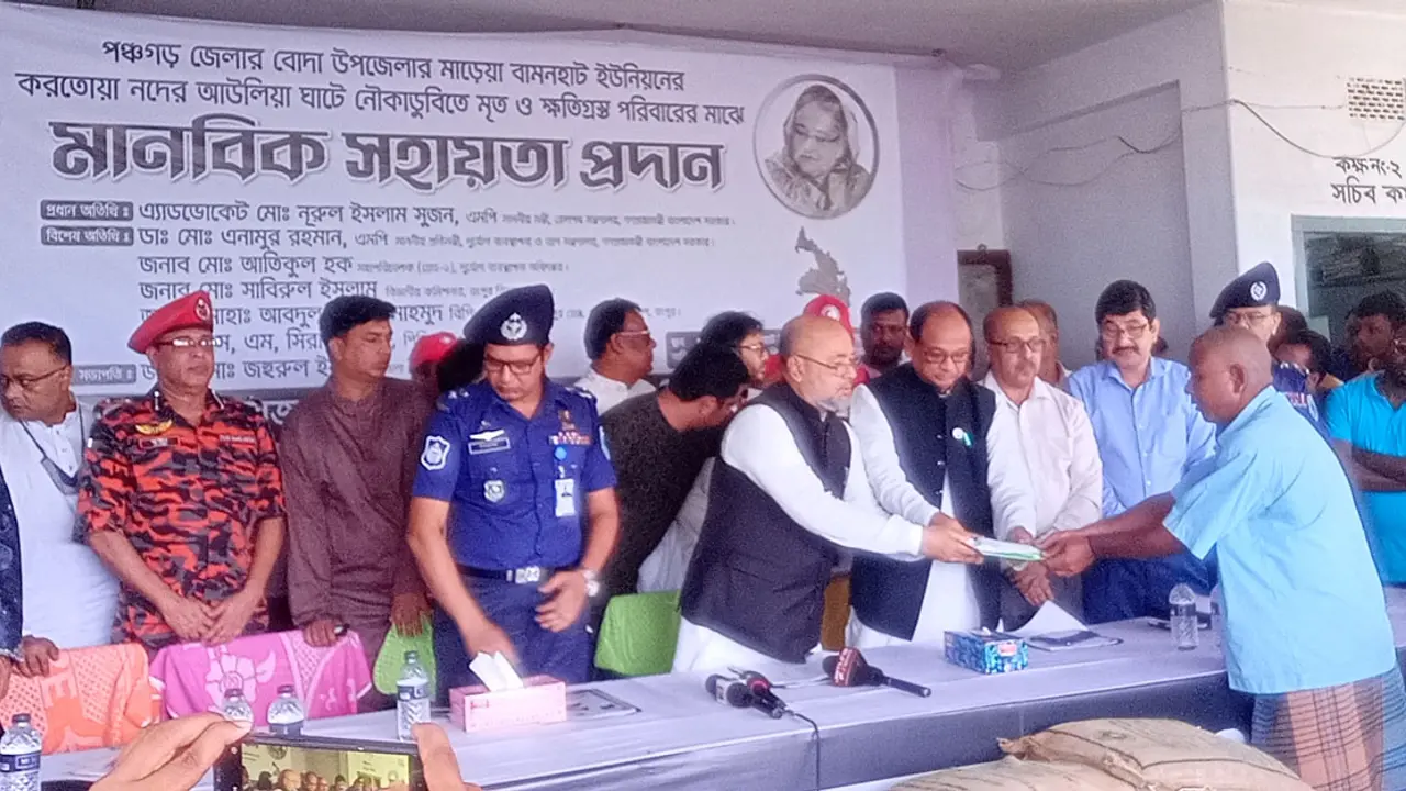 নৌকাডুবিতে মৃত ৬৯ জনের পরিবার পেল ৫৫ হাজার টাকা