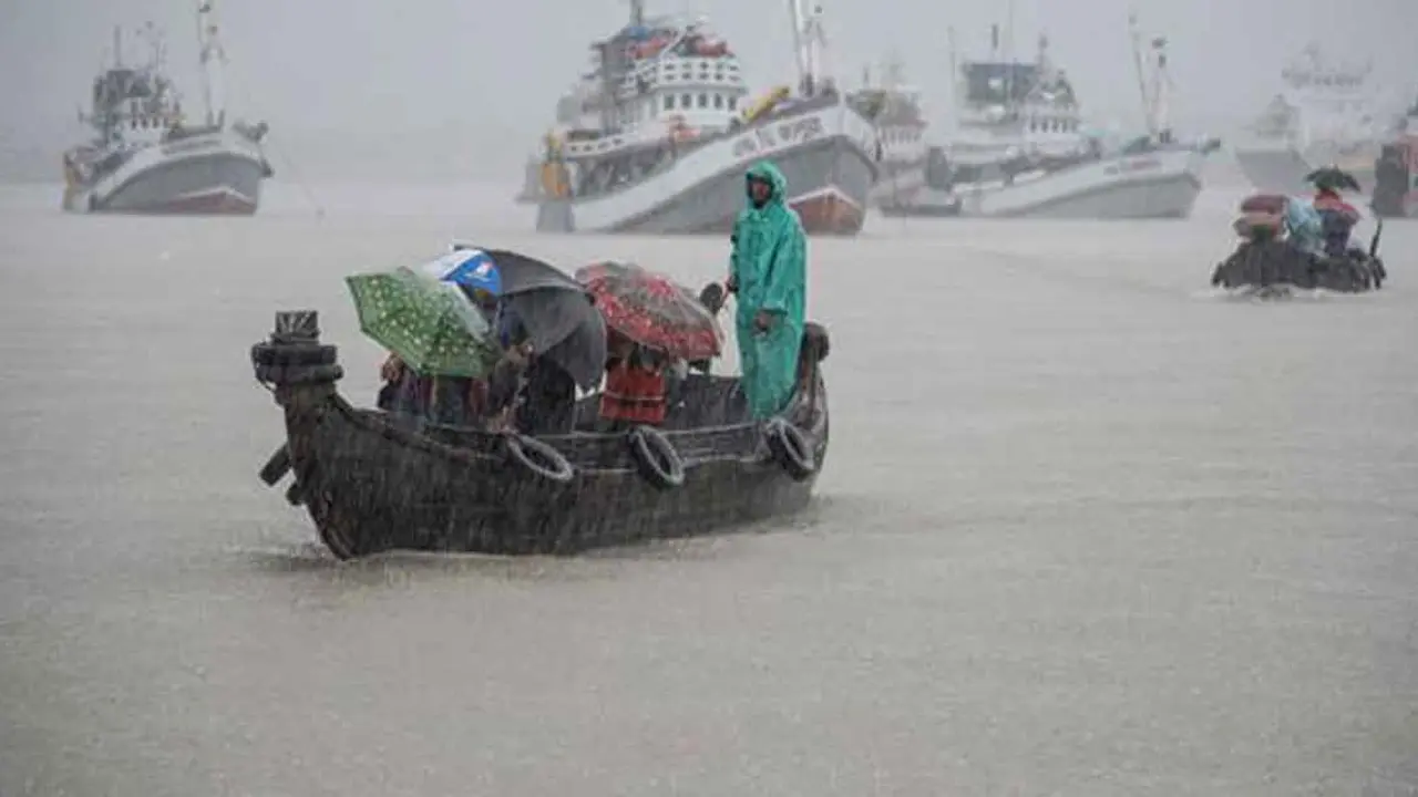 ২০ জেলার নদীবন্দরে সতর্ক সংকেত