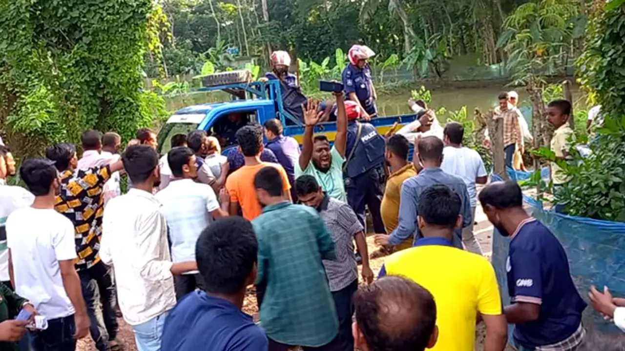 পুলিশের ওপর হামলা, আ.লীগের দেড় শতাধিক নেতা-কর্মীর বিরুদ্ধে মামলা