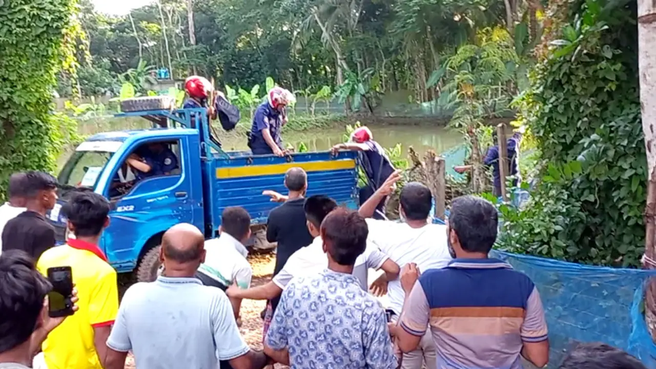 ভোটগ্রহণ শেষে পুলিশের ওপর হামলা