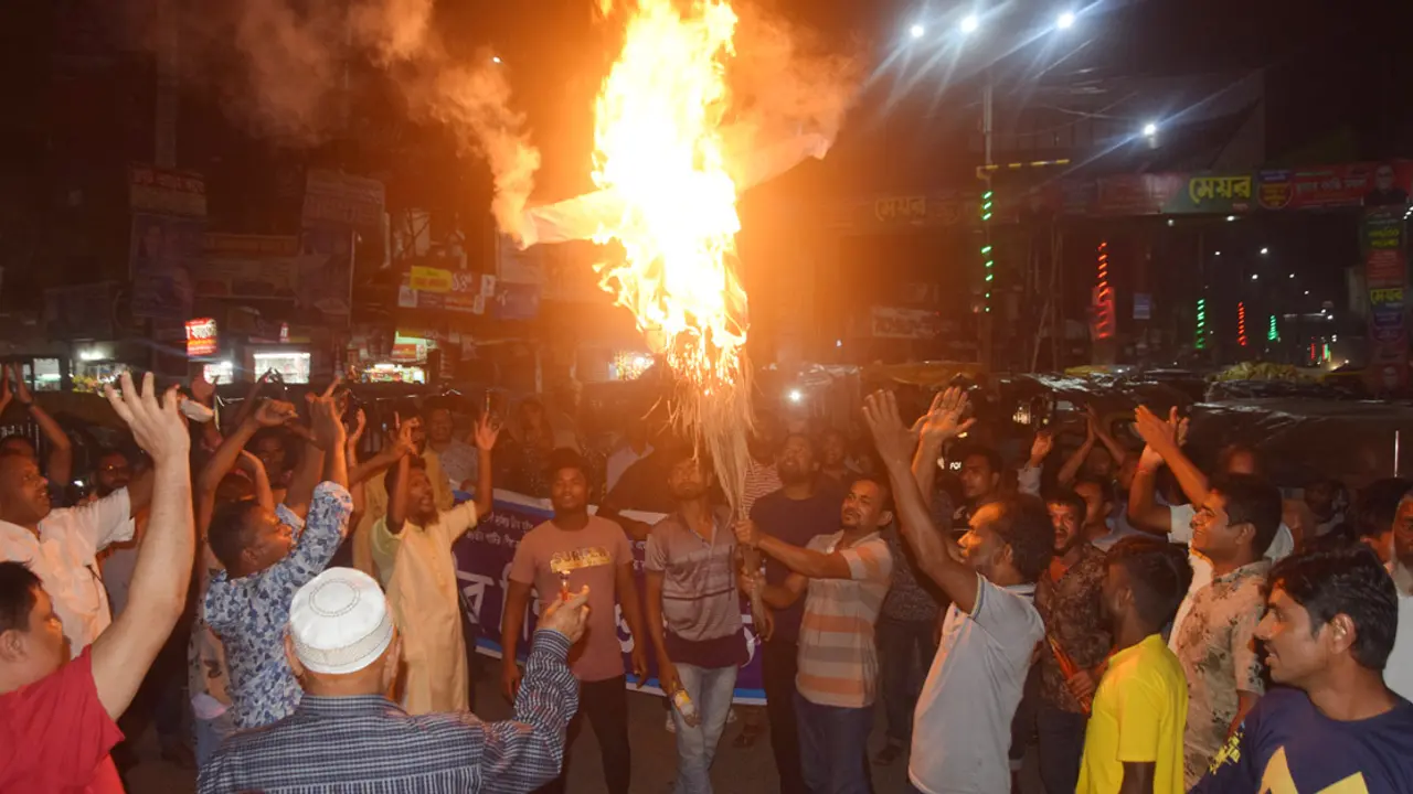 জিএম কাদেরের কুশপুতুল পোড়াল রাঙ্গাপন্থীরা, ধাওয়া-পাল্টা ধাওয়া
