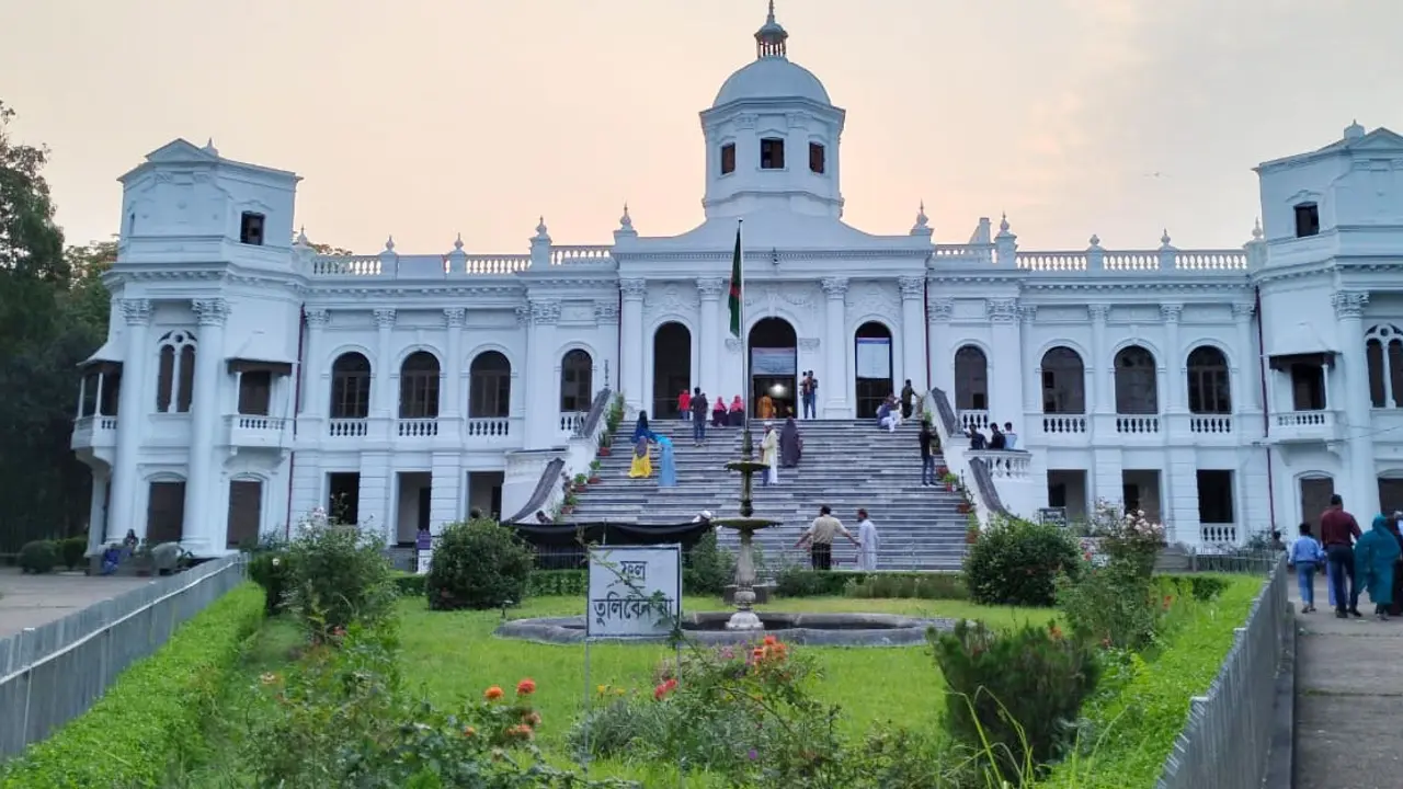 রূপকথার গল্পে ফেরাবে তাজহাট জমিদার বাড়ি