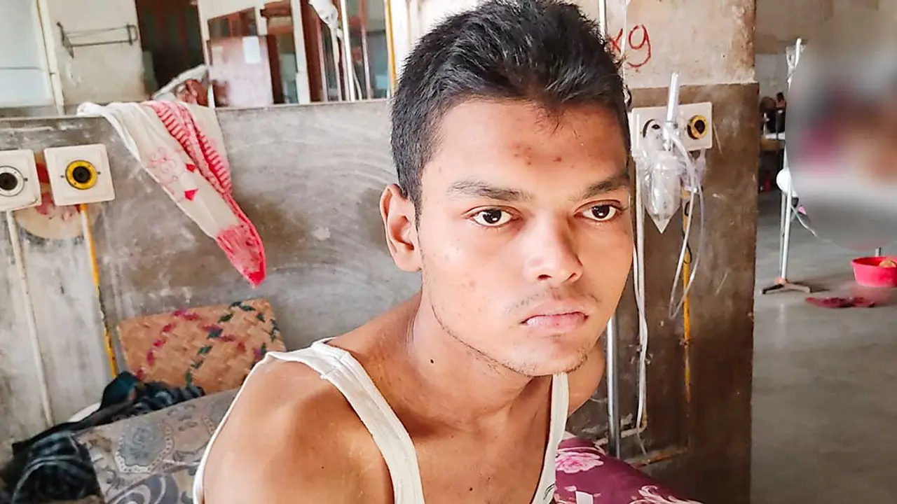 ডাক্তার বলার পরও রিয়নকে ঢাকায় আনতে পারছে না পরিবার