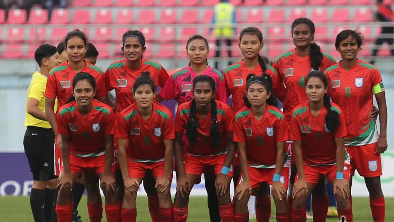 সাফ জয়ী ফুটবল দলের জন্য আরও ৫০ লাখ টাকা পুরস্কার
