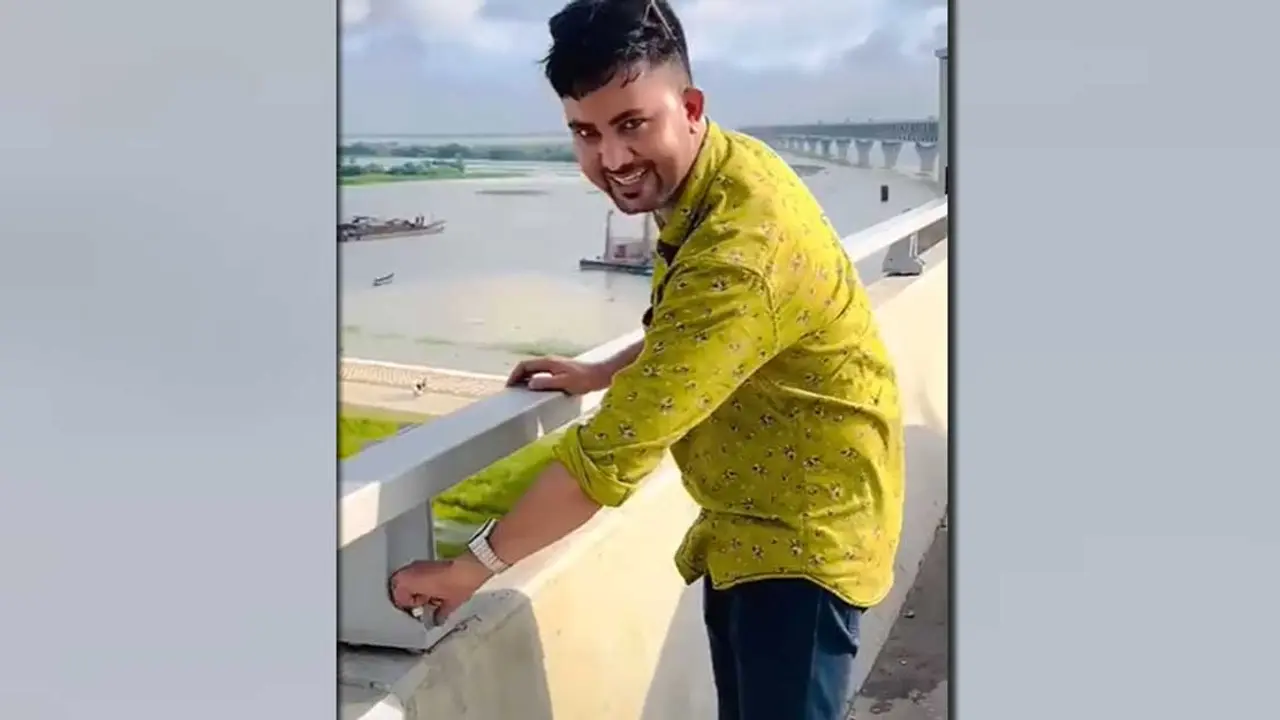 পদ্মা সেতুর নাট বল্টু খোলা সেই যুবকের জামিন স্থগিত