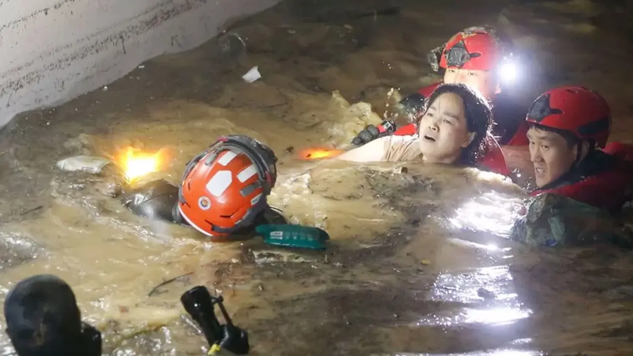 কার পার্কিংয়ে জলোচ্ছ্বাস, ডুবে প্রাণ গেল ৭ জনের