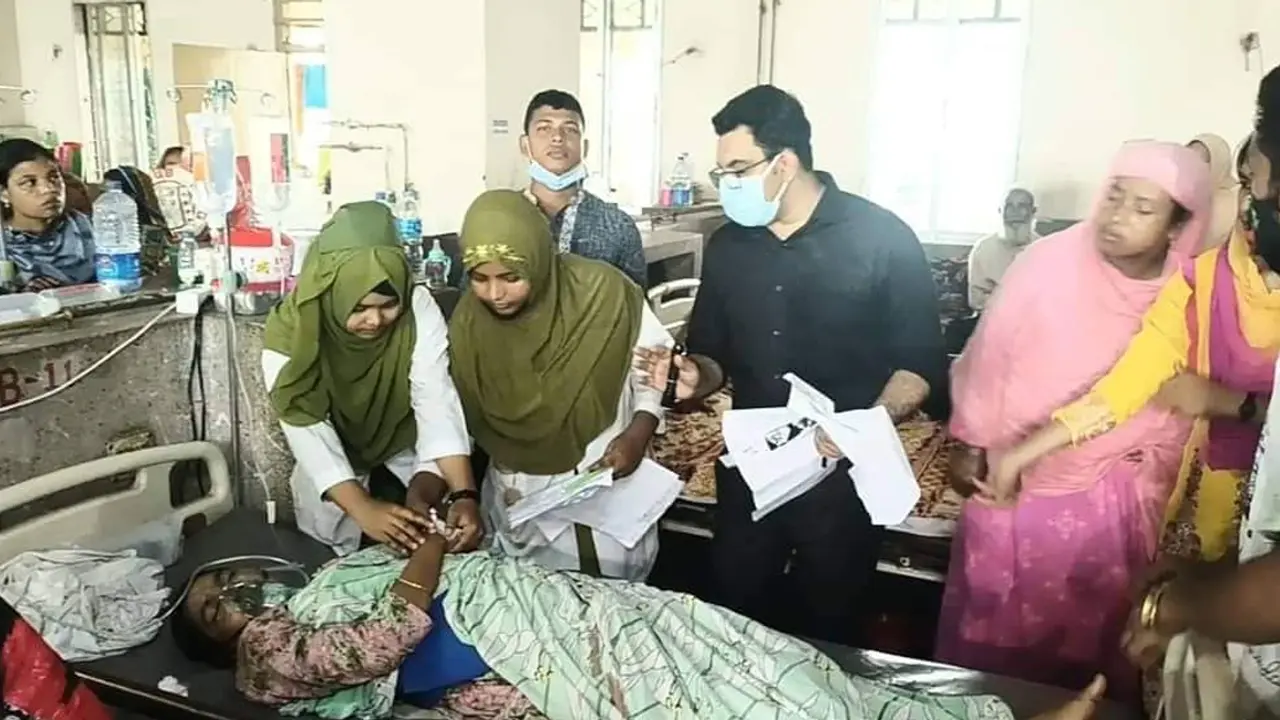 বাস-অ্যাম্বুলেন্স দুর্ঘটনা : বাঁচানো গেল না সেই নবজাতকের মাকে
