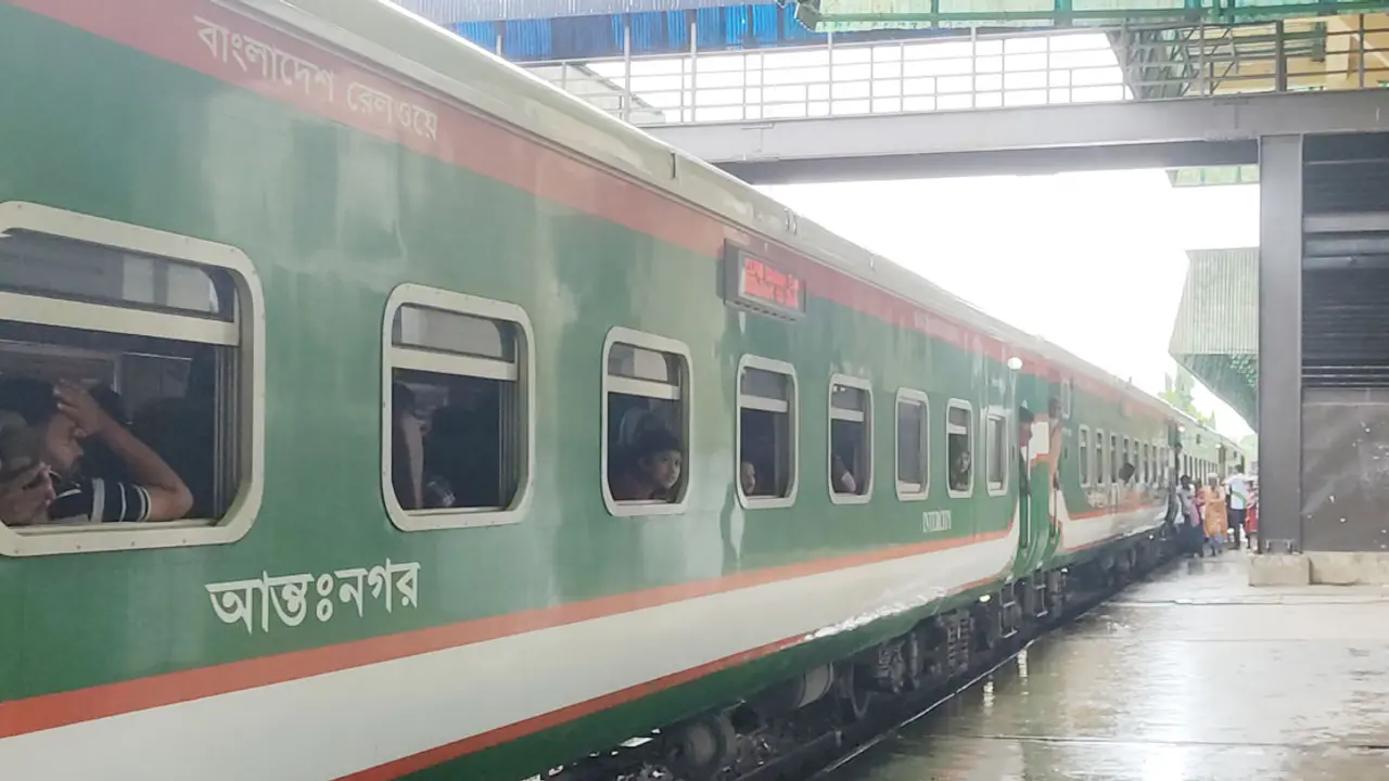 সিলেটে পরিবহন ধর্মঘট, ট্রেনে বেড়েছে যাত্রীর চাপ