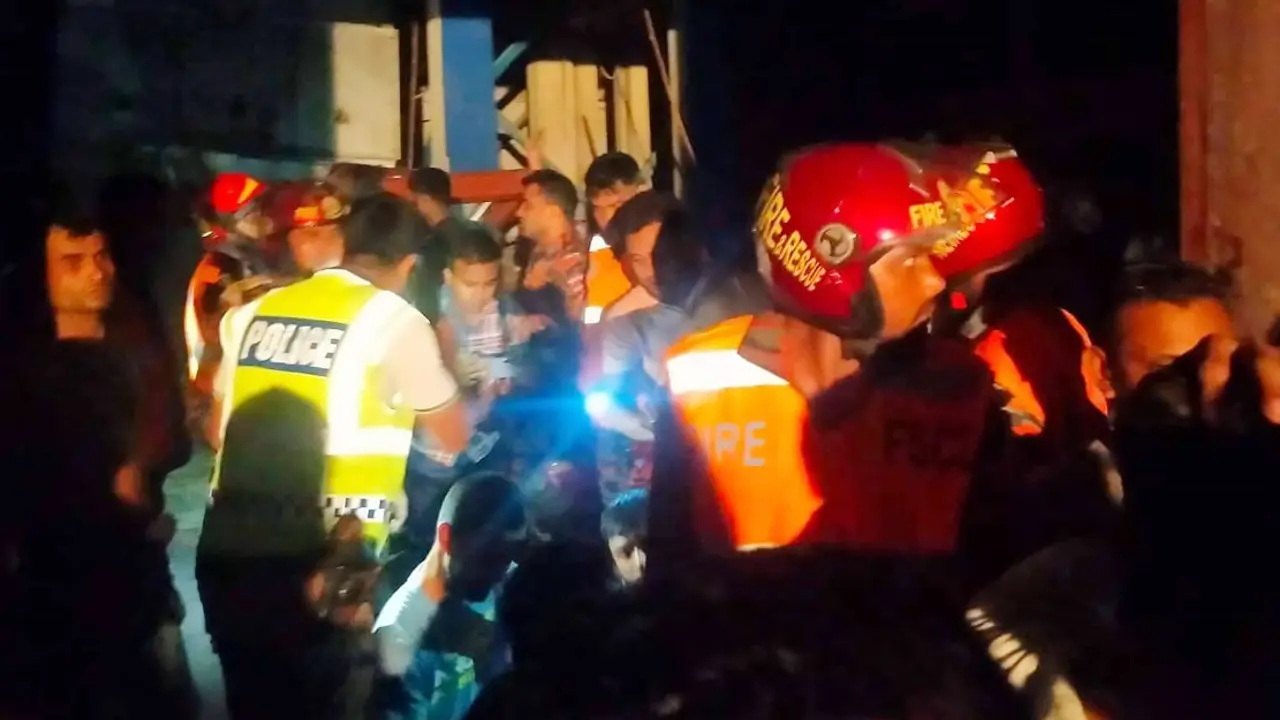 রাইস মিলের ছাদ ভেঙে পড়ে প্রাণ গেল ৩ শ্রমিকের