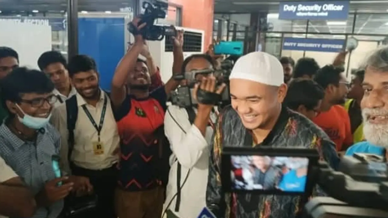 বিমানবন্দরে নারী দলকে শুভেচ্ছা জানালেন তাসকিন