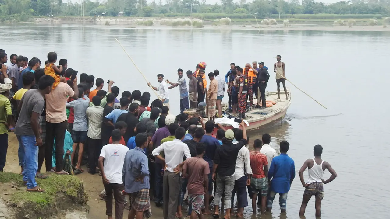 পঞ্চগড়ে নৌকাডুবির ঘটনায় মৃত বেড়ে ৪১