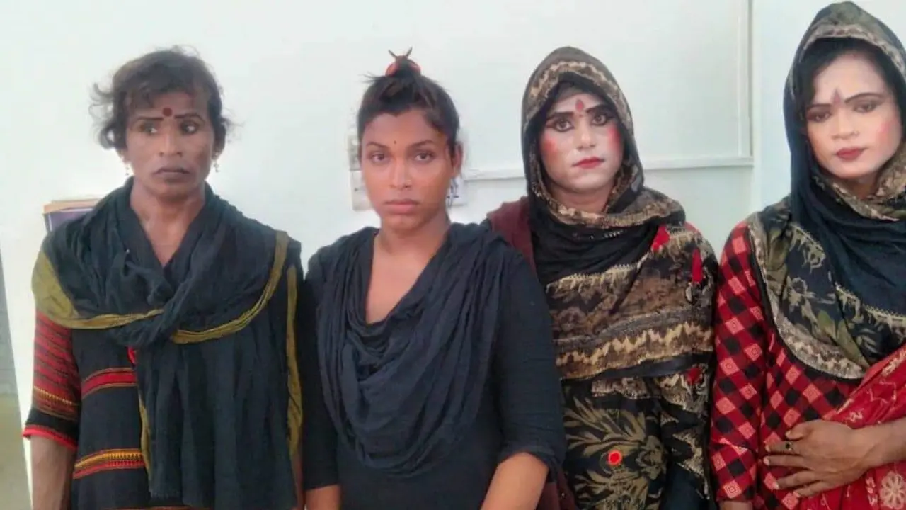 চাঁদাবাজির সময় তৃতীয় লিঙ্গের ৪ জন গ্রেপ্তার